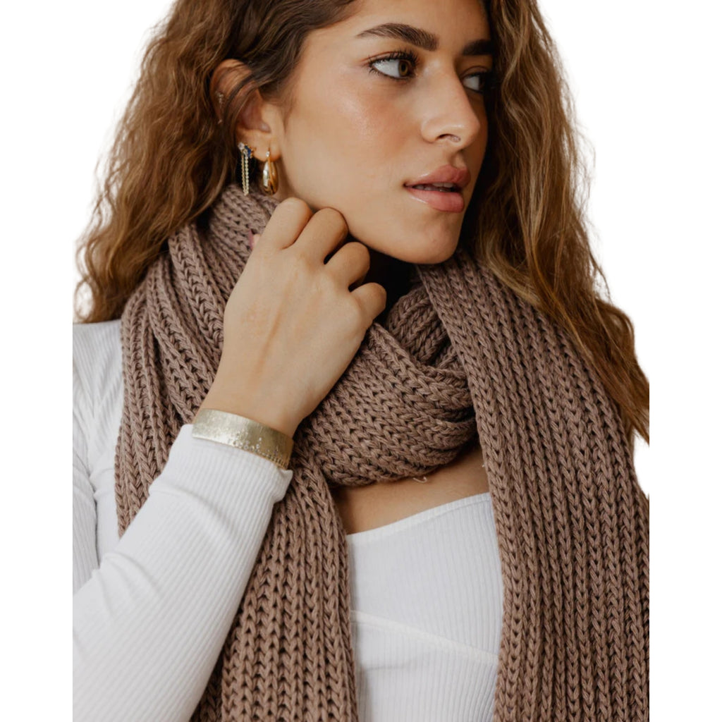 عباءة بني بحافة مزخرفة يدويا